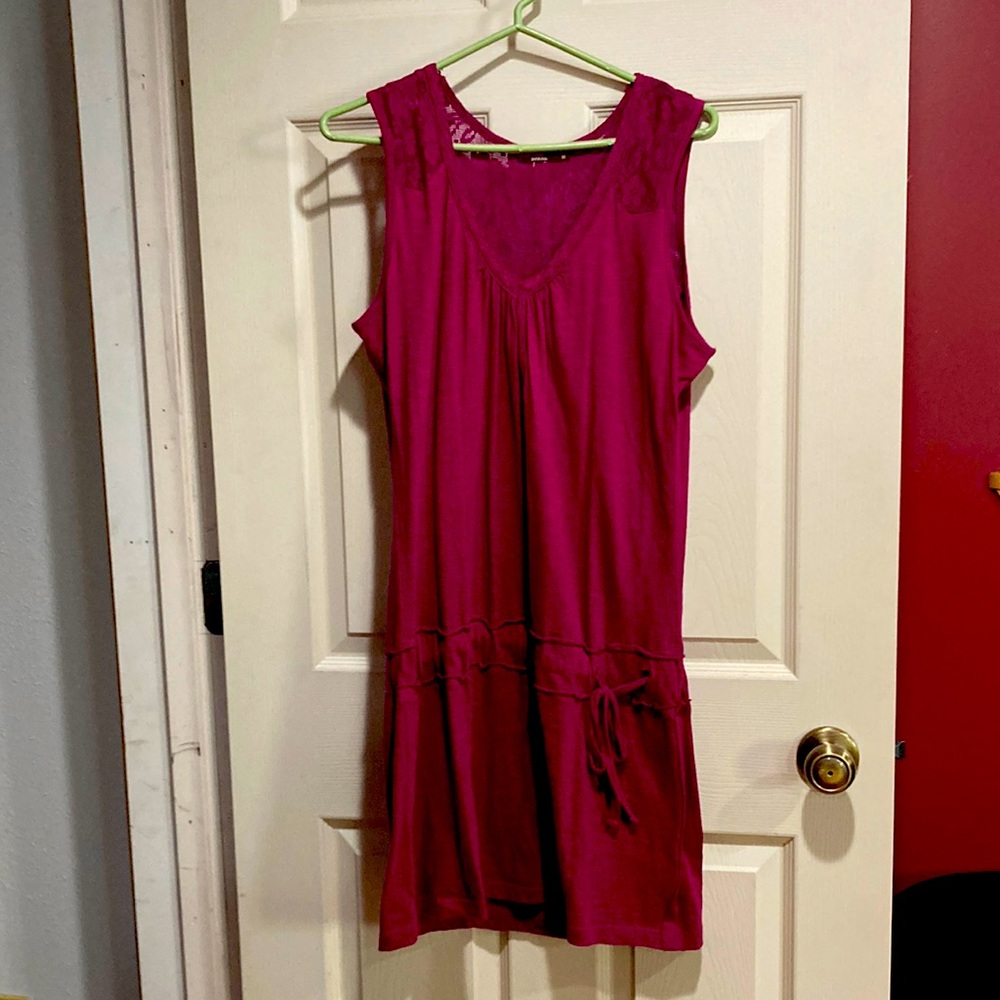Prana sleeveless dress. Ties just below the waist. Length is just below the knee